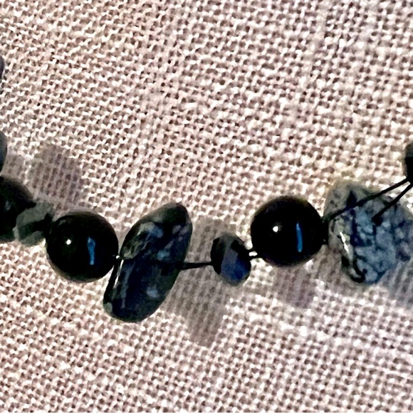 Woman’s black and gray stone necklace on wire chain. Approximately 16.5 inches - Picture 2 of 3